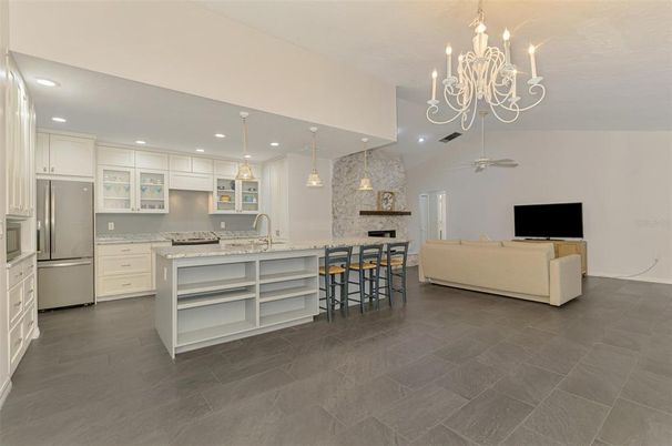Chandelier, Interior, Kitchen, Living room, Pendant Lights, Recessed Lighting, Stainless Steel Appliances