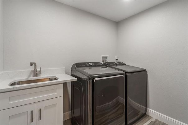 Interior, Washer, Wood Texture Flooring
