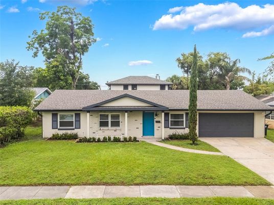 Attached, Exterior, Facade, Ranch