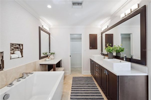 Bathroom, Dual Sink Vanities, Interior, Recessed Lighting