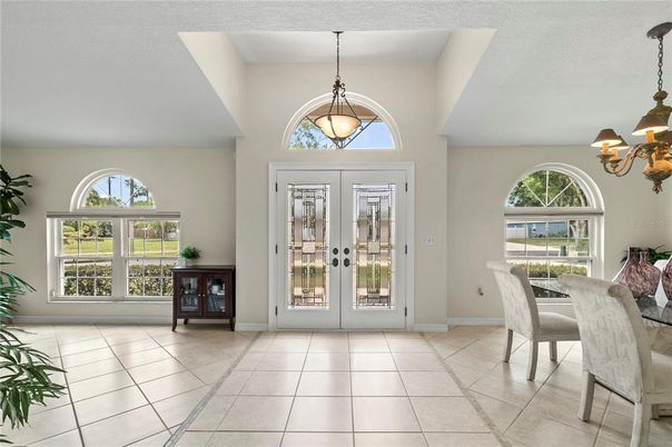 Chandelier, Dining room, Interior, Pendant Lights