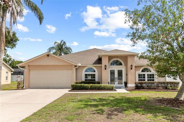 Attached, Exterior, Facade, Ranch