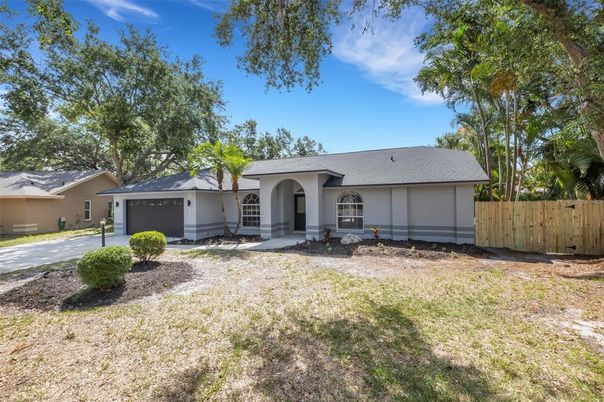 Backyard, Exterior, Facade, Ranch