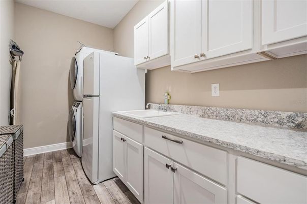 Interior, Washer, Wood Texture Flooring