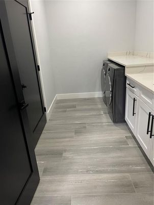 Interior, Washer, Wood Texture Flooring