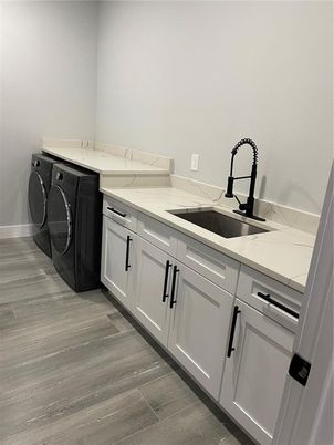 Interior, Washer, Wood Texture Flooring