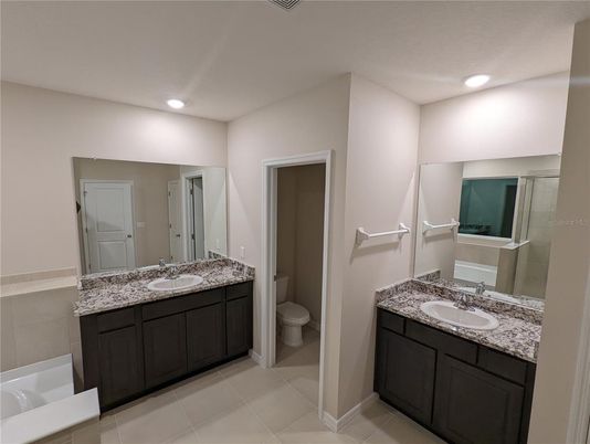 Bathroom, Dual Sink Vanities, Interior, Recessed Lighting