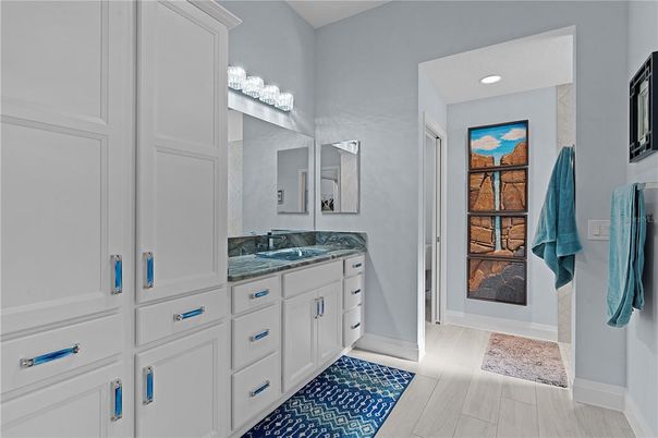 Bathroom, Dual Sink Vanities, Interior, Recessed Lighting