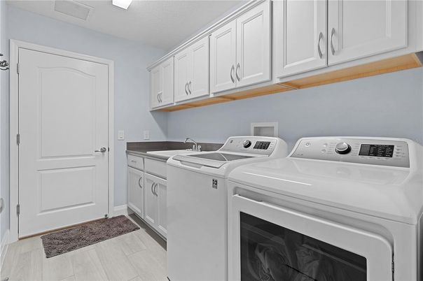 Interior, Washer, Wood Texture Flooring