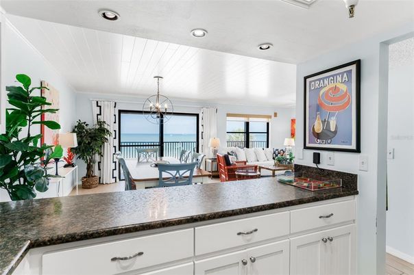 Dining room, Interior, Living room, Pendant Lights, Recessed Lighting, Water