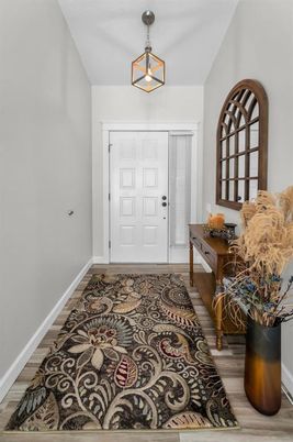 Interior, Pendant Lights, Wood Texture Flooring