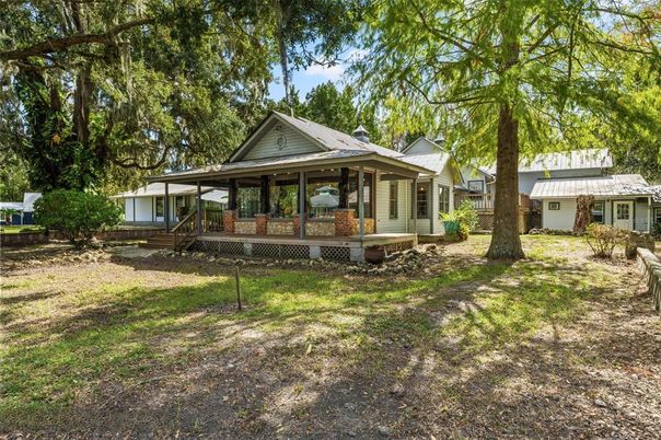 Backyard, Exterior, Facade, Brick Facade, Log Home