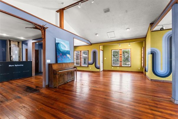 Interior, Recessed Lighting, Wood Texture Flooring