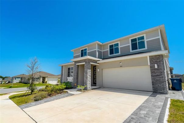 Attached, Exterior, Facade, American Craftsman