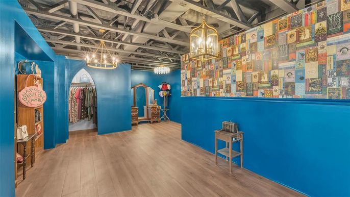 Interior, Pendant Lights, Wood Texture Flooring