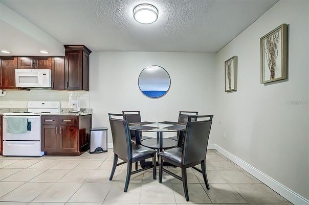 Dining room, Interior, Kitchen, Recessed Lighting