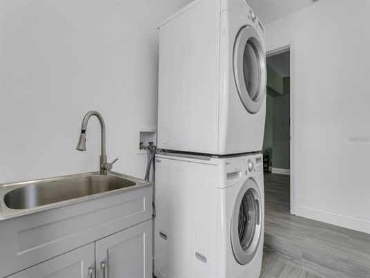 Interior, Utility Closets, Washer, Wood Texture Flooring