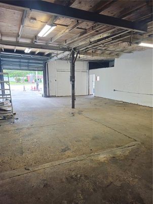 Garage, Interior, Wooden Beams
