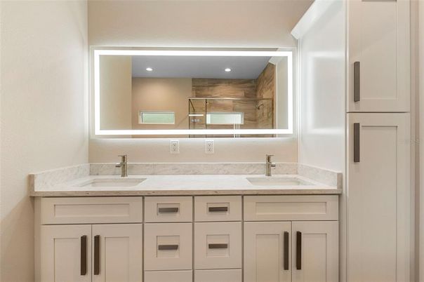 Bathroom, Dual Sink Vanities, Interior, Recessed Lighting