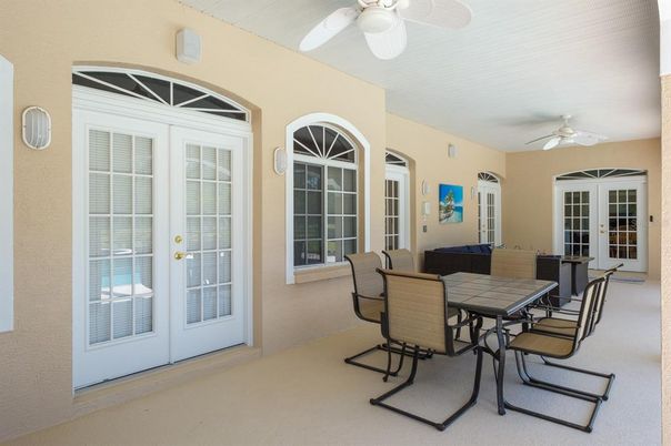 Dining room, Exterior
