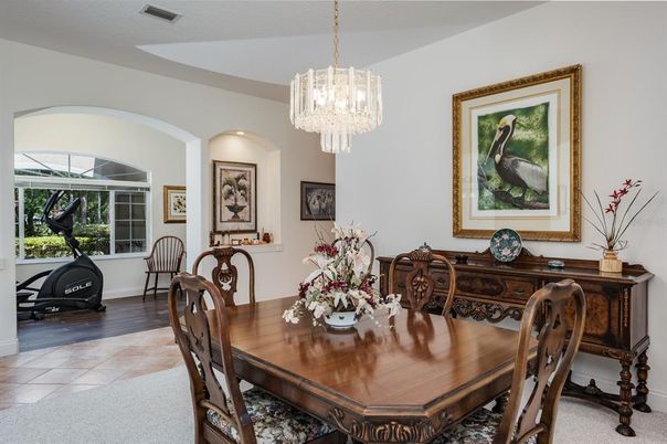Chandelier, Dining room, Fitness Equipment, Interior