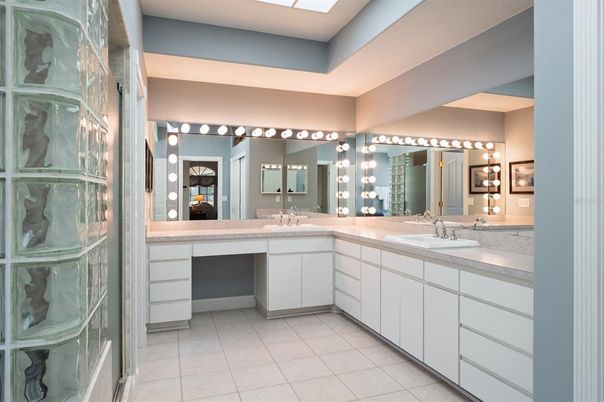 Bathroom, Dual Sink Vanities, Interior
