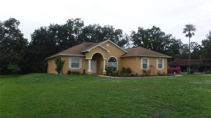 Backyard, Exterior, Facade, Ranch