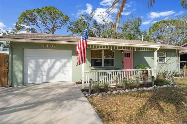 Attached, Exterior, Facade, Ranch