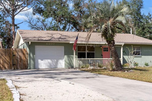 Attached, Exterior, Facade, Ranch