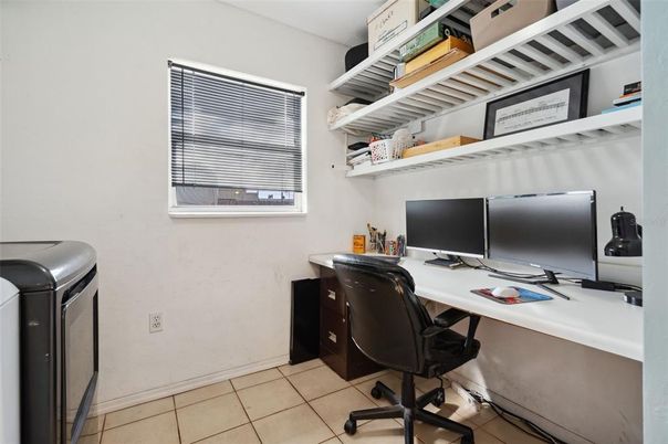 Home Office, Interior