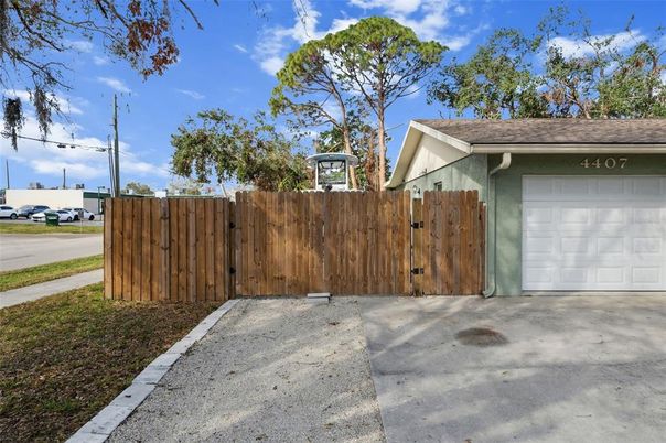 Detached Garage, Exterior