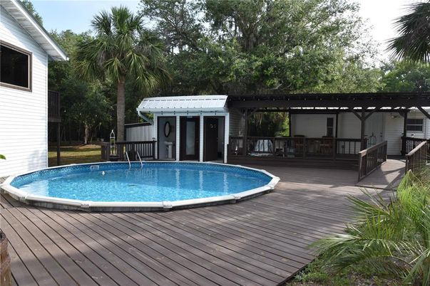 Exterior, Pool