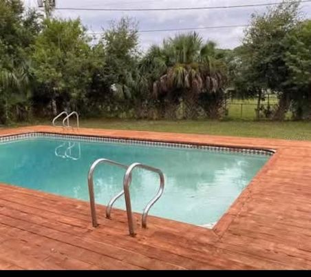 Exterior, Pool