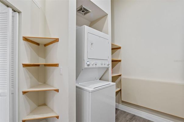 Interior, Utility Closets, Washer, Wood Texture Flooring