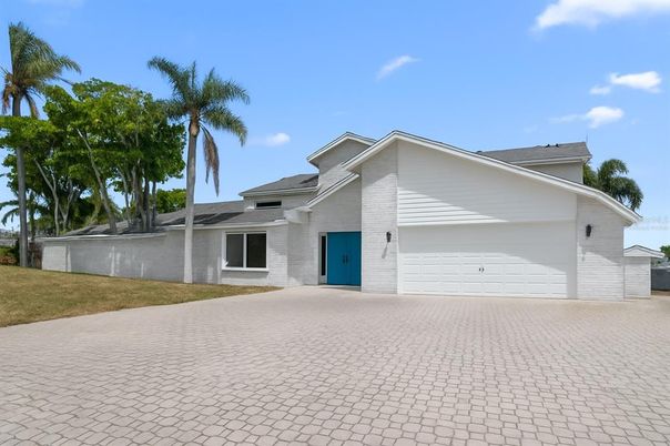 Attached, Exterior, Facade, Modern
