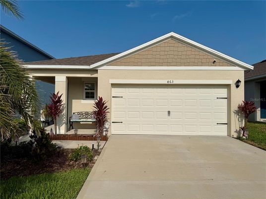 Attached, Exterior, Facade, American Craftsman