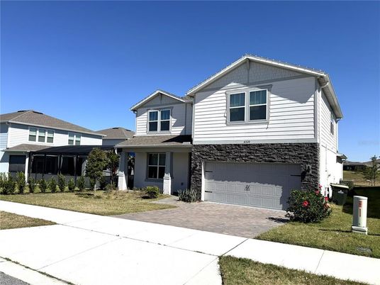 Attached, Exterior, Facade, American Craftsman