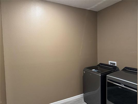 Interior, Washer, Wood Texture Flooring