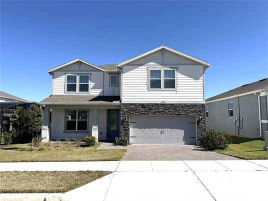 Attached, Exterior, Facade, American Craftsman