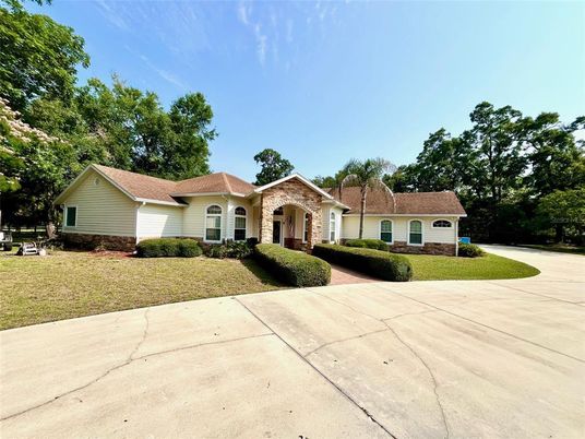 Backyard, Exterior, Facade, Ranch