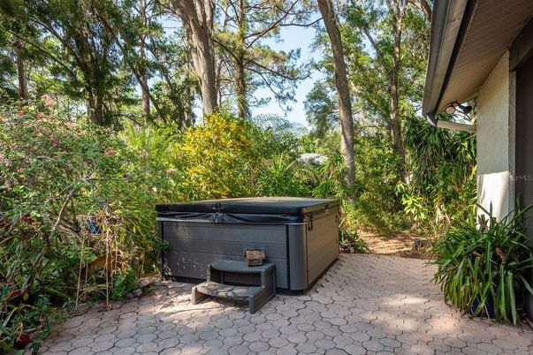 Exterior, Hot Tub