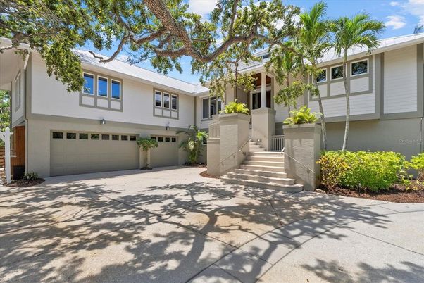 Attached, Exterior, Facade, Raised Ranch