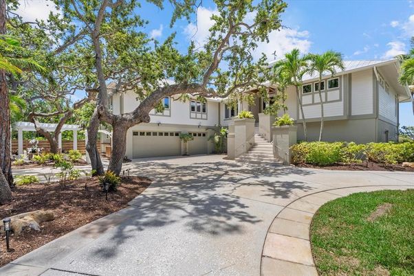 Attached, Exterior, Facade, Raised Ranch