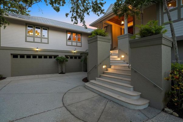 Attached, Exterior, Facade, Raised Ranch