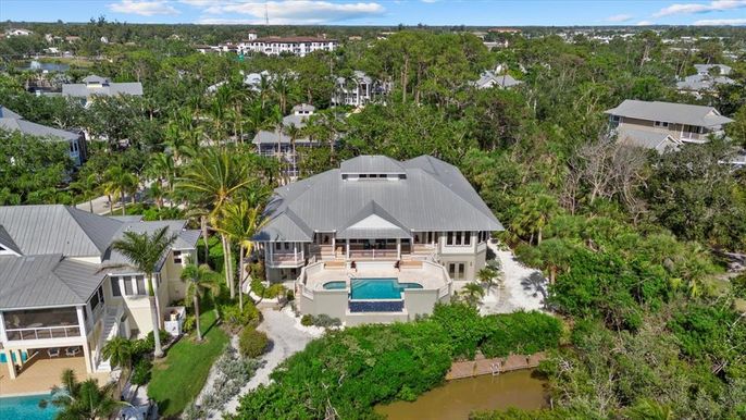 Exterior, Drone