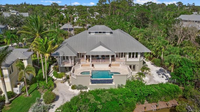 Exterior, Drone