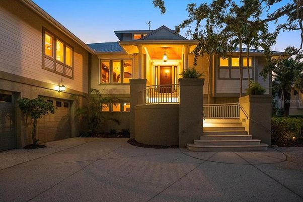 Attached, Exterior, Facade, Modern