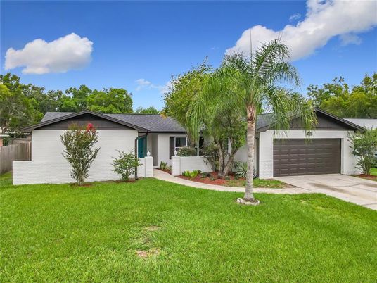 Attached, Exterior, Facade, Ranch