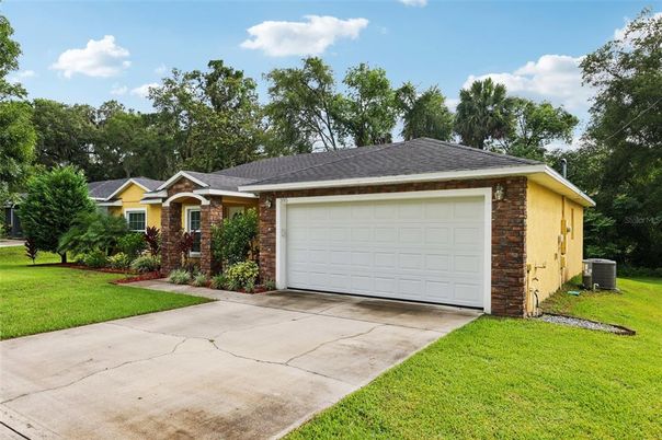 Attached, Exterior, Facade, Brick Facade, Ranch