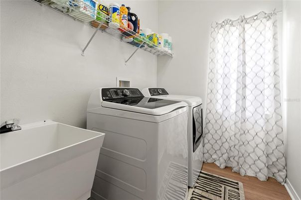 Interior, Washer, Wood Texture Flooring
